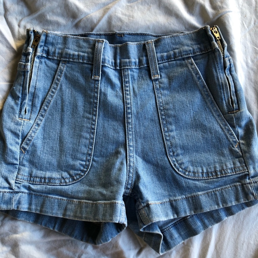 Levi High Waisted Shorts Size 24/00/0